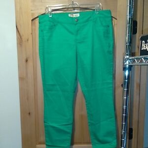 L.e.i ashley lowrise sz.17 green capri pants